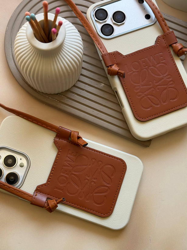 قاب loewe چرمی