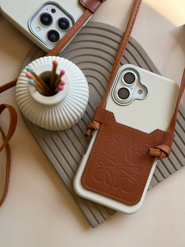 قاب loewe چرمی