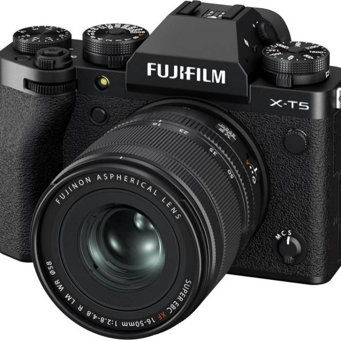 دوربین فوجی فیلم FUJIFILM X-T5 Mirrorless Camera with XF 16-50mm f/2.8-4.8 Lens (Black)